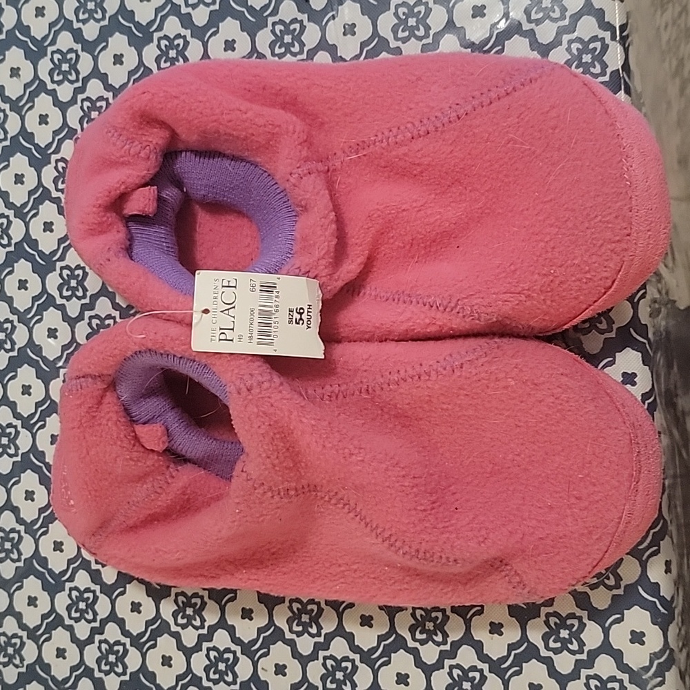 Children's place slippers shoes size 5-6Y